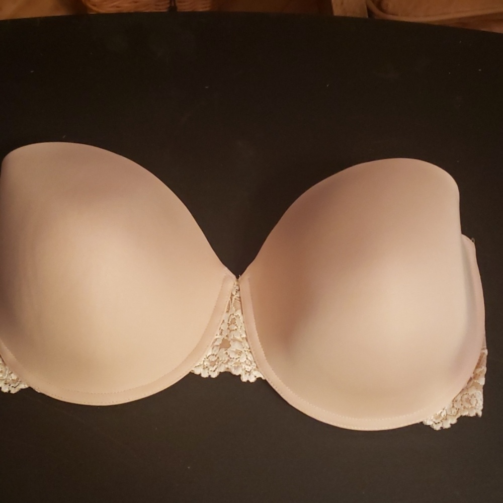 Brand new Embrace Lace Stapless